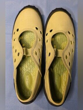 Privo Women's Slip On Comfort Shoes Green Black Leather Size 7.5M Walking Casual